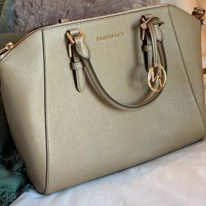 Micheal Kors Large Crossbody Purse